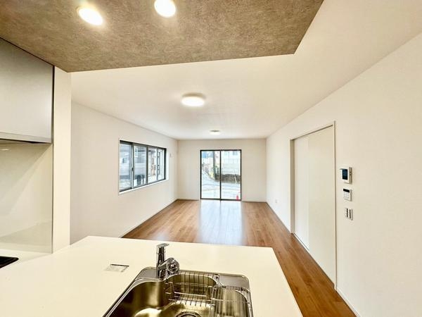 草加市両新田西町　新築一戸建て　1期3号棟