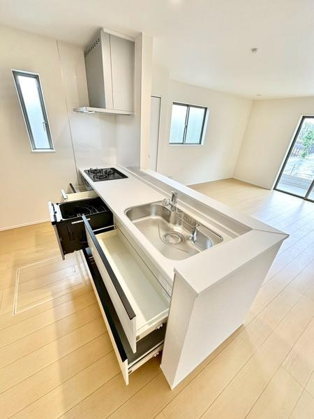 草加市谷塚仲町　新築一戸建て　B号棟