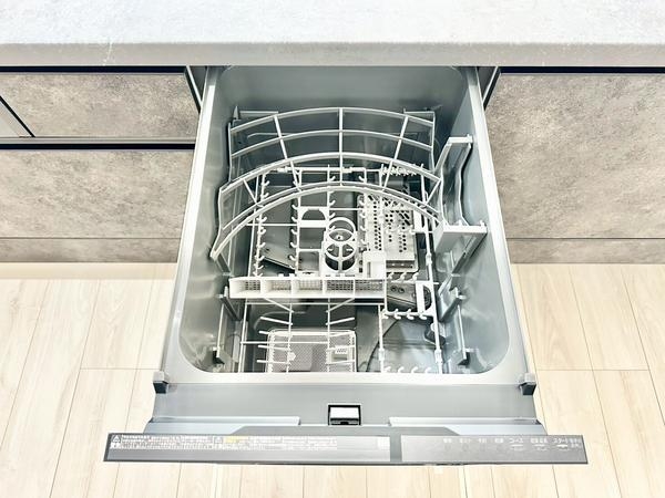 草加市長栄2丁目　新築一戸建て　7期2号棟
