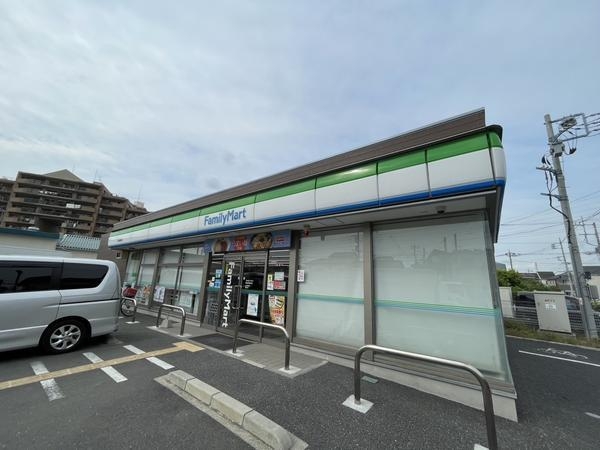 草加市新里町　新築一戸建て　7期3号棟(ファミリーマート　草加新里町店)