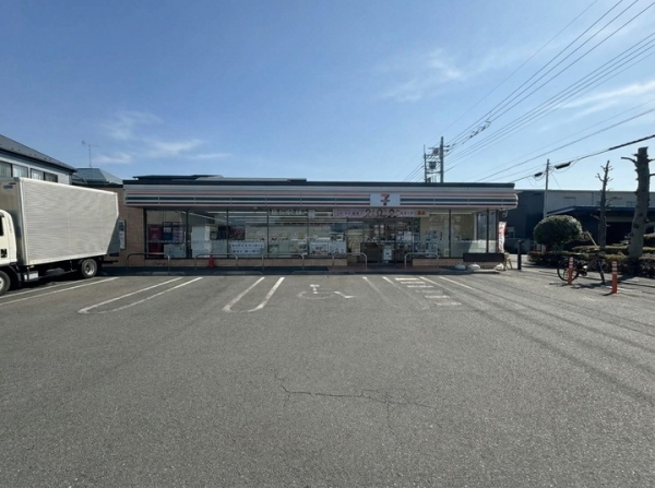 ライフピア稲荷町(セブンイレブン　草加稲荷中央通り店)
