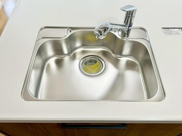 草加市稲荷3丁目　新築一戸建て　5期