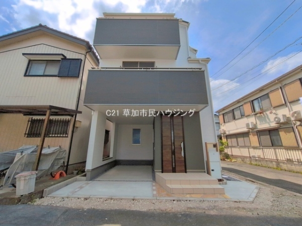 草加市両新田東町　新築一戸建て