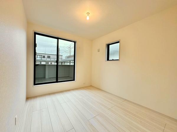 草加市旭町5丁目　新築一戸建て