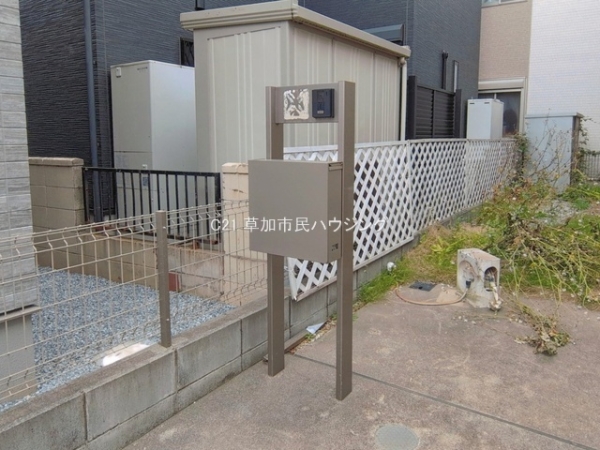 草加市稲荷4丁目　中古一戸建て