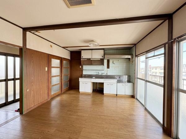 八潮伊草団地8号棟
