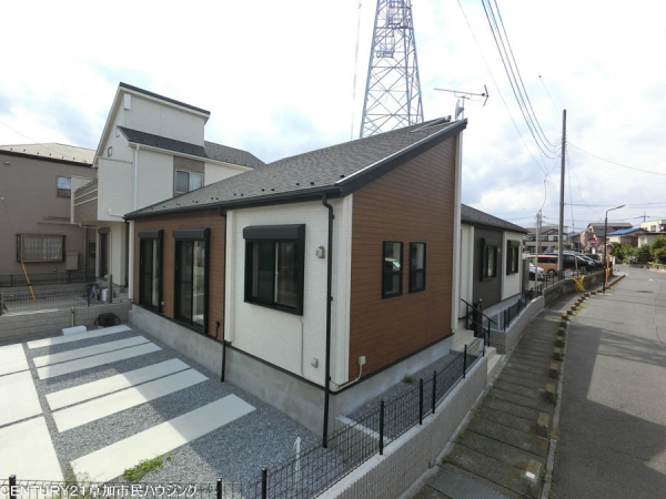 草加市新里町 中古一戸建て