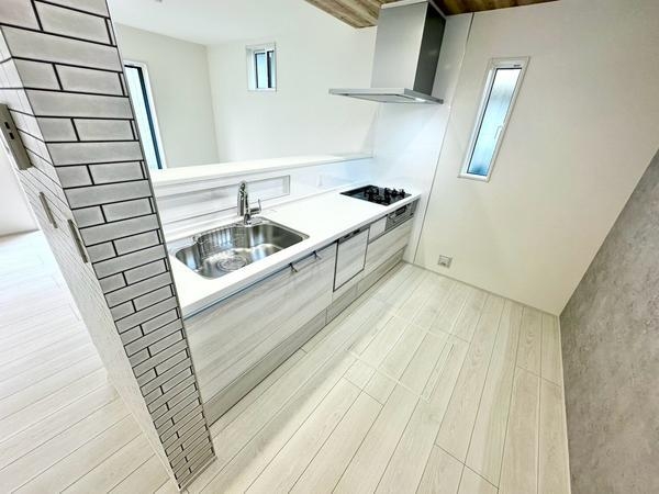 草加市新里町　新築一戸建て　2号棟