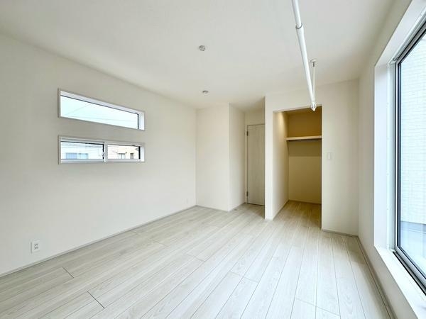 草加市新里町　新築一戸建て　2号棟