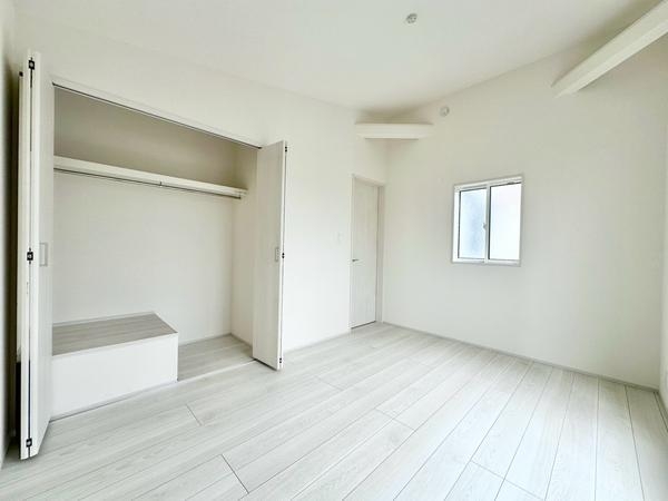草加市新里町　新築一戸建て　2号棟