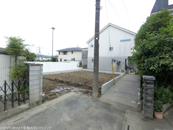 草加市新里町　新築一戸建て