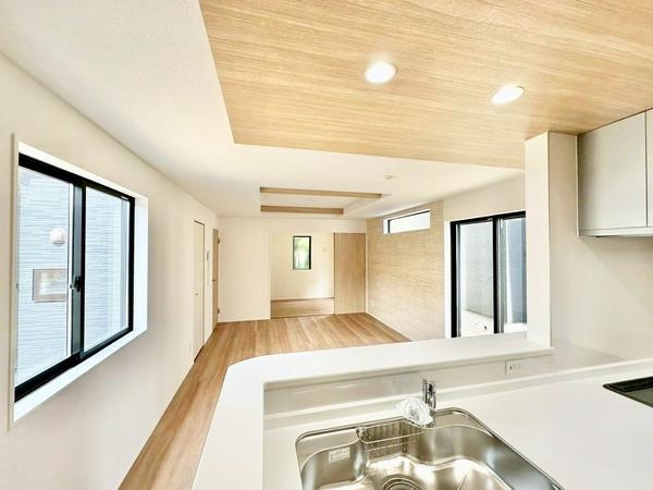 草加市青柳6丁目　新築一戸建て　28期2号棟