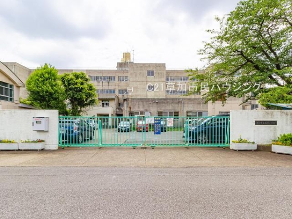 草加市稲荷４丁目の中古一戸建て(稲荷小学校)