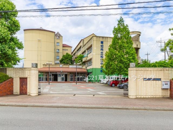 草加市稲荷４丁目の中古一戸建て(松江中学校)