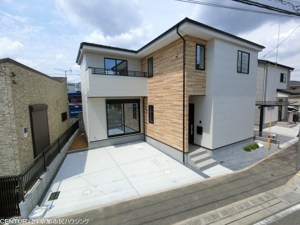 草加市稲荷4丁目　新築一戸建て　17期