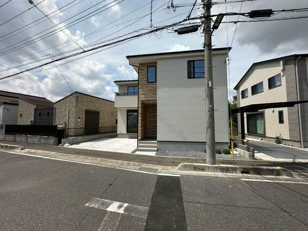 草加市稲荷4丁目　新築一戸建て　17期