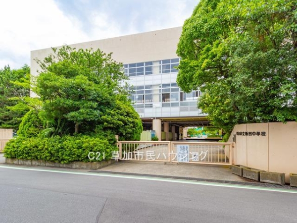 草加旭町団地１８号棟(新田中学校)