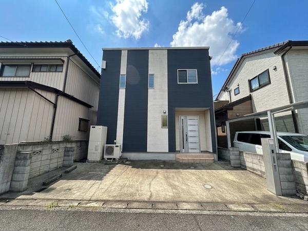 草加市稲荷4丁目　中古一戸建て