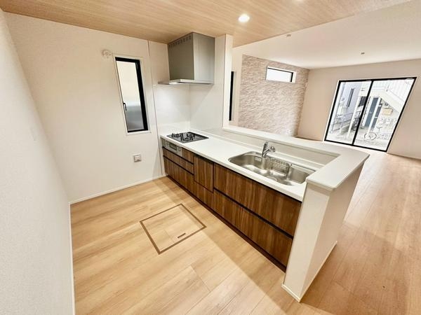 草加市草加5丁目　新築一戸建て　4期2号棟