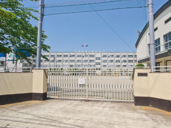 足立区本木東町の中古一戸建て(第六中学校)