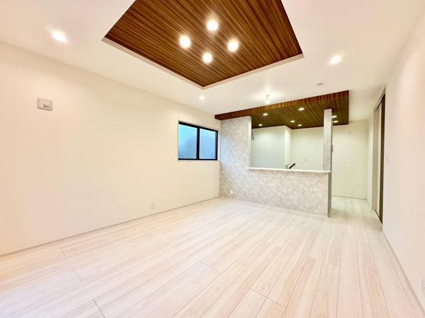 草加市北谷1丁目　新築一戸建て　4期1号棟