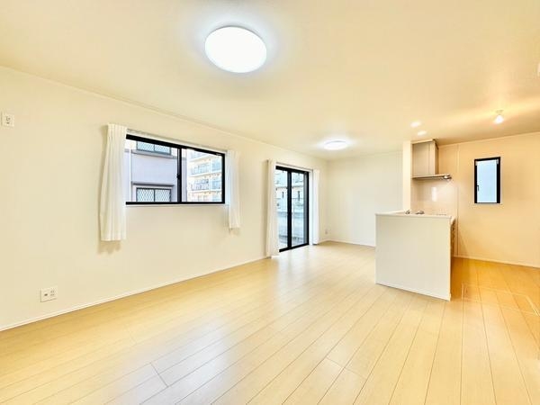 草加市青柳6丁目　新築一戸建て　2期2号棟