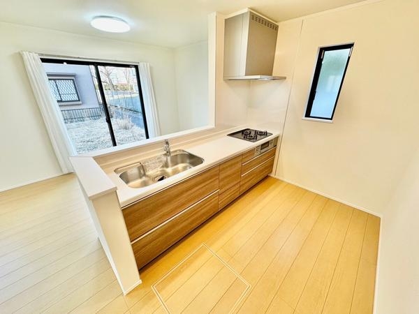 草加市青柳6丁目　新築一戸建て　2期2号棟