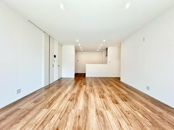 草加市谷塚町　新築一戸建て