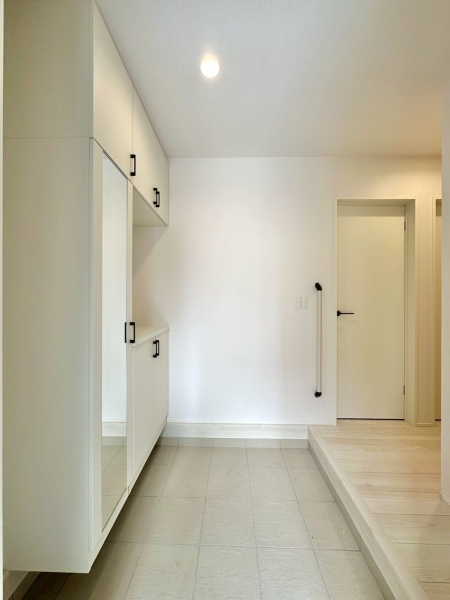 草加市苗塚町 新築一戸建て 23 1期8号棟(玄関)