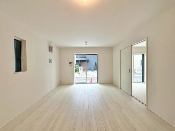 草加市苗塚町 新築一戸建て 23 1期8号棟(リビング)