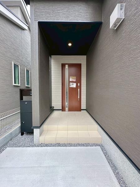 草加市苗塚町 新築一戸建て 23 1期8号棟(玄関)