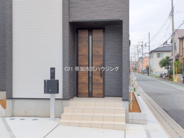 草加市八幡町　新築一戸建て