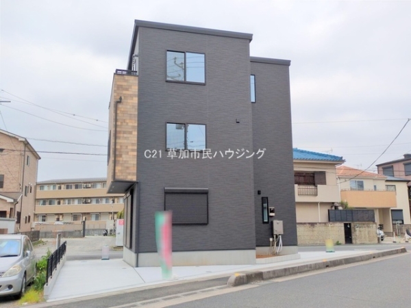 草加市八幡町　新築一戸建て