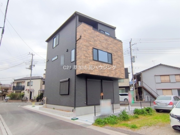 草加市八幡町　新築一戸建て