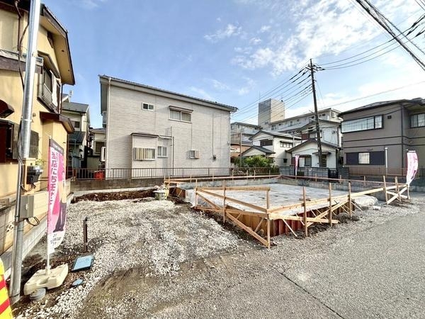 草加市稲荷2丁目　新築一戸建て　全一邸