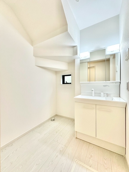 草加市稲荷5丁目　新築一戸建て　14期