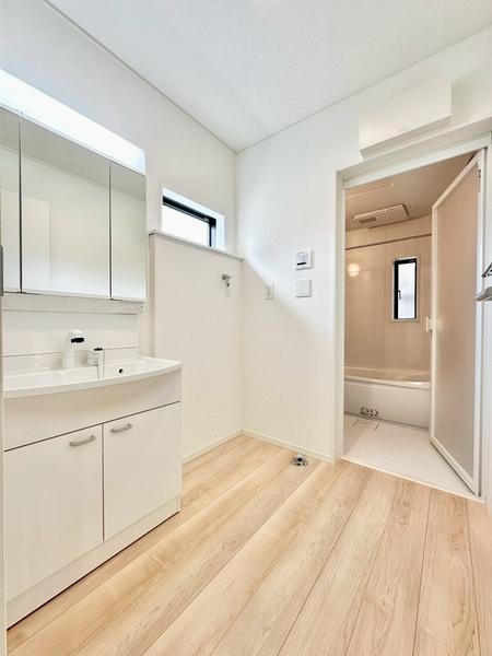 草加市新里町 新築一戸建て 第11(洗面台・洗面所)