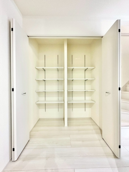 草加市小山2丁目 新築一戸建て 5期(収納)