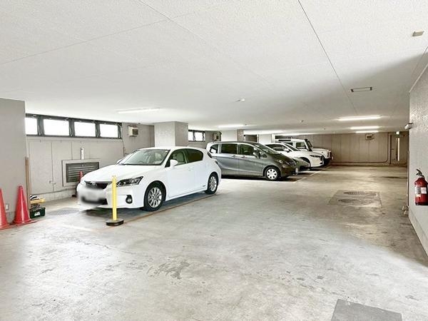 ライオンズマンション草加氷川町(駐車場)
