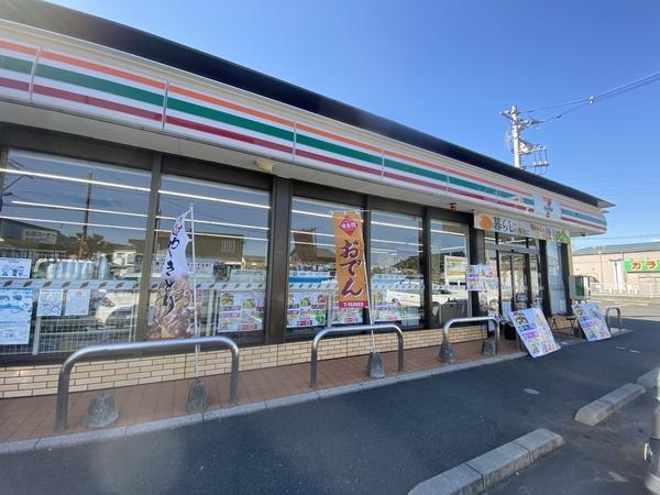 草加市新里町　新築一戸建て　3期2号棟(セブンイレブン　草加新里下町店)