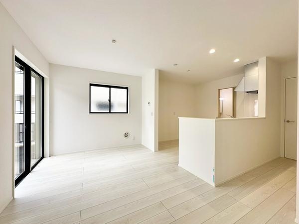 草加市吉町3丁目　新築一戸建て