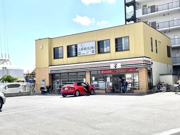カルム草加弐番館(セブンイレブン 吉町2丁目店)