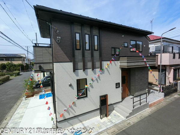 草加市新栄2丁目　新築一戸建て