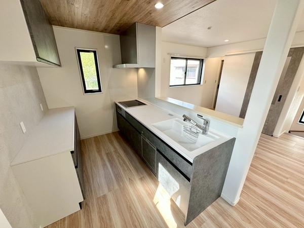 草加市旭町5丁目　新築一戸建て
