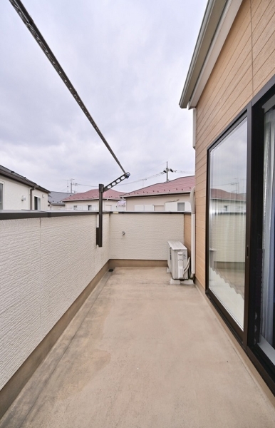 草加市金明町の中古一戸建て(バルコニー)