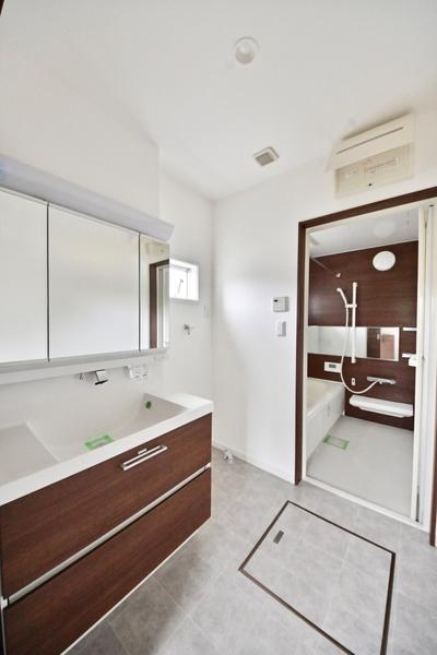 草加市氷川町の中古一戸建て(洗面台・洗面所)