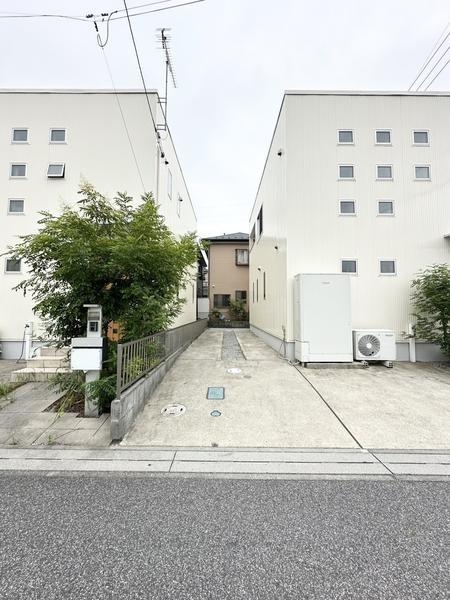 草加市氷川町の中古一戸建て(駐車場)