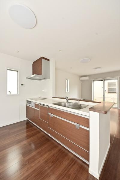 草加市氷川町の中古一戸建て(キッチン)