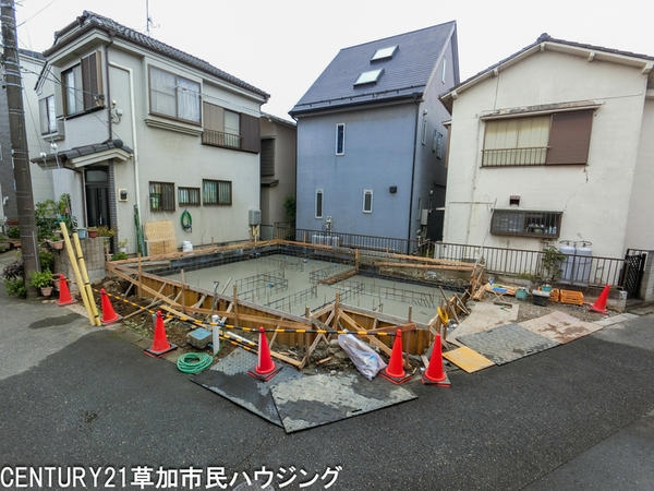 草加市谷塚上町　新築一戸建て