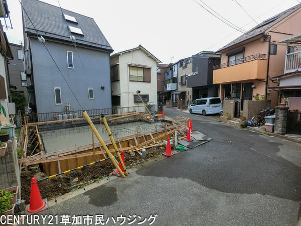 草加市谷塚上町　新築一戸建て